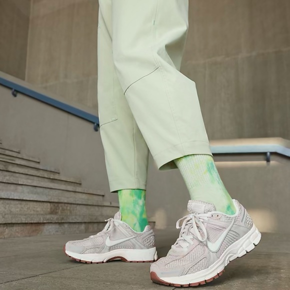 Nike Zoom Vomero 5 Light Orewood Brown Womens 8 - Picture 3 of 6